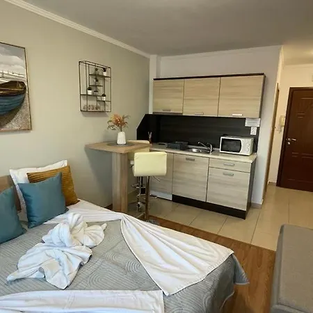 Апартаменты Summer Breeze 506 Private Sunny